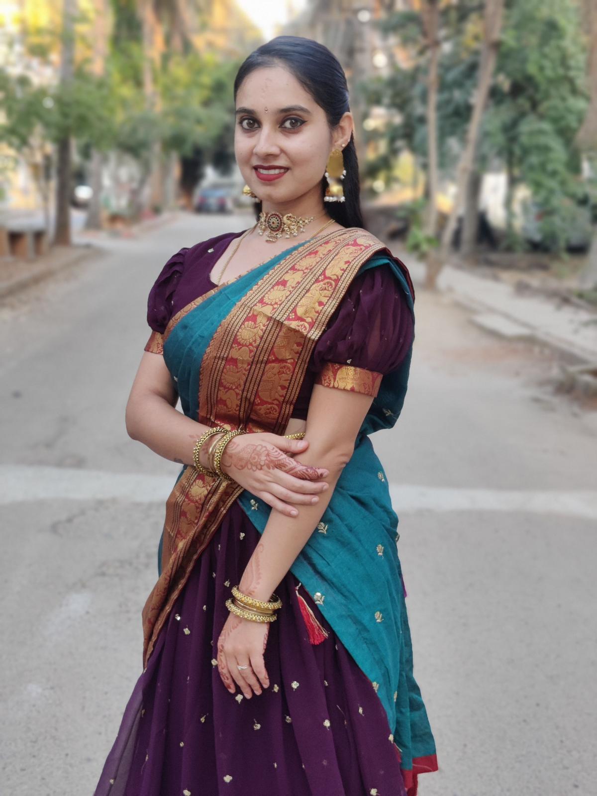 जुनून और पेशे के बीच सुशोभित रूप से बंद करना 1 IMG 20240409 174401 Bokeh%201