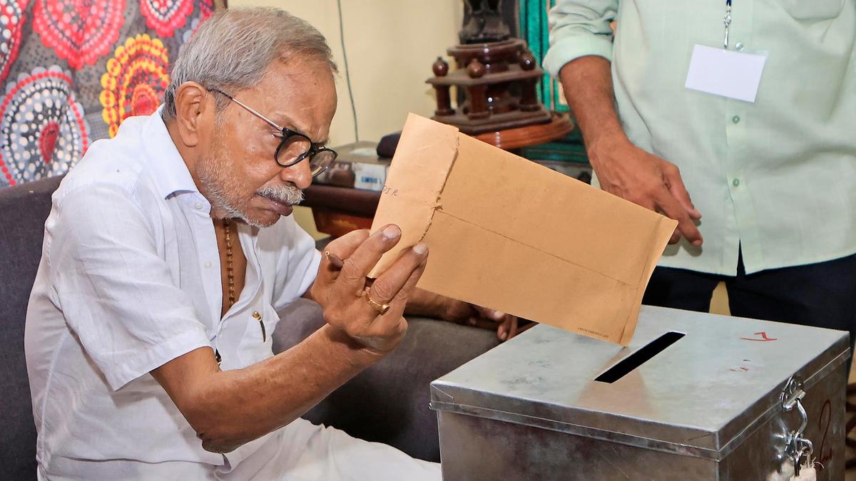 President Murmu, PM Modi condole M.T. Vasudevan Nair's death