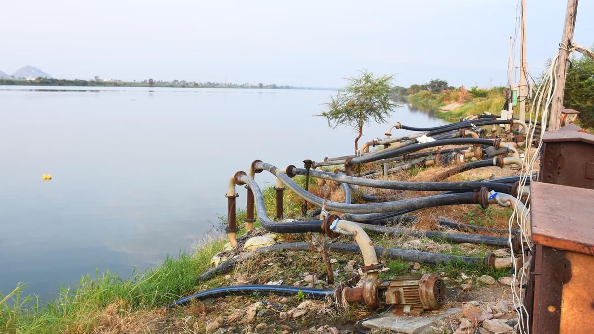 Farmers drawing Bhima waters for paddy crop causes fears of scarcity in Yadgir, Gurmitkal