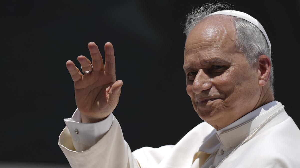 https://th-i.thgim.com/public/incoming/38g5tk/article69683037.ece/alternates/LANDSCAPE_1200/Vatican_Pope_54713.jpg