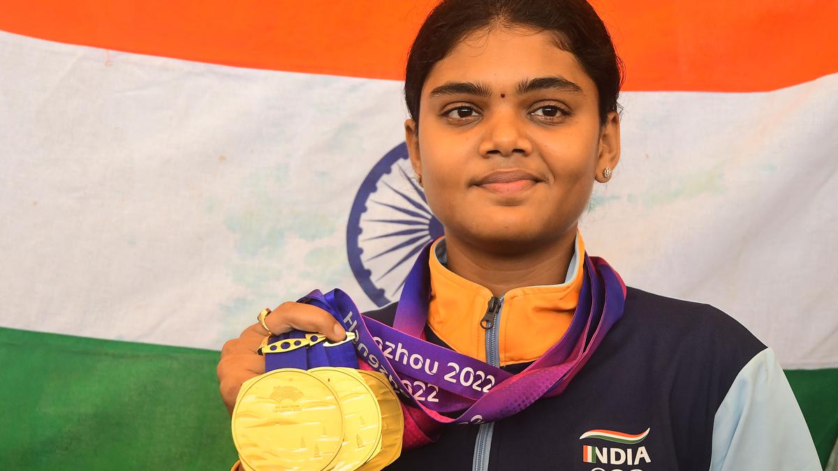 Jyothi Surekha gets rousing welcome at Gannavaram airport