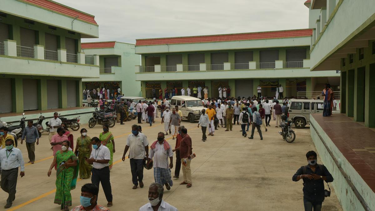 Shopkeepers who failed to pay rent evicted from Kallikudi market as per High Court order