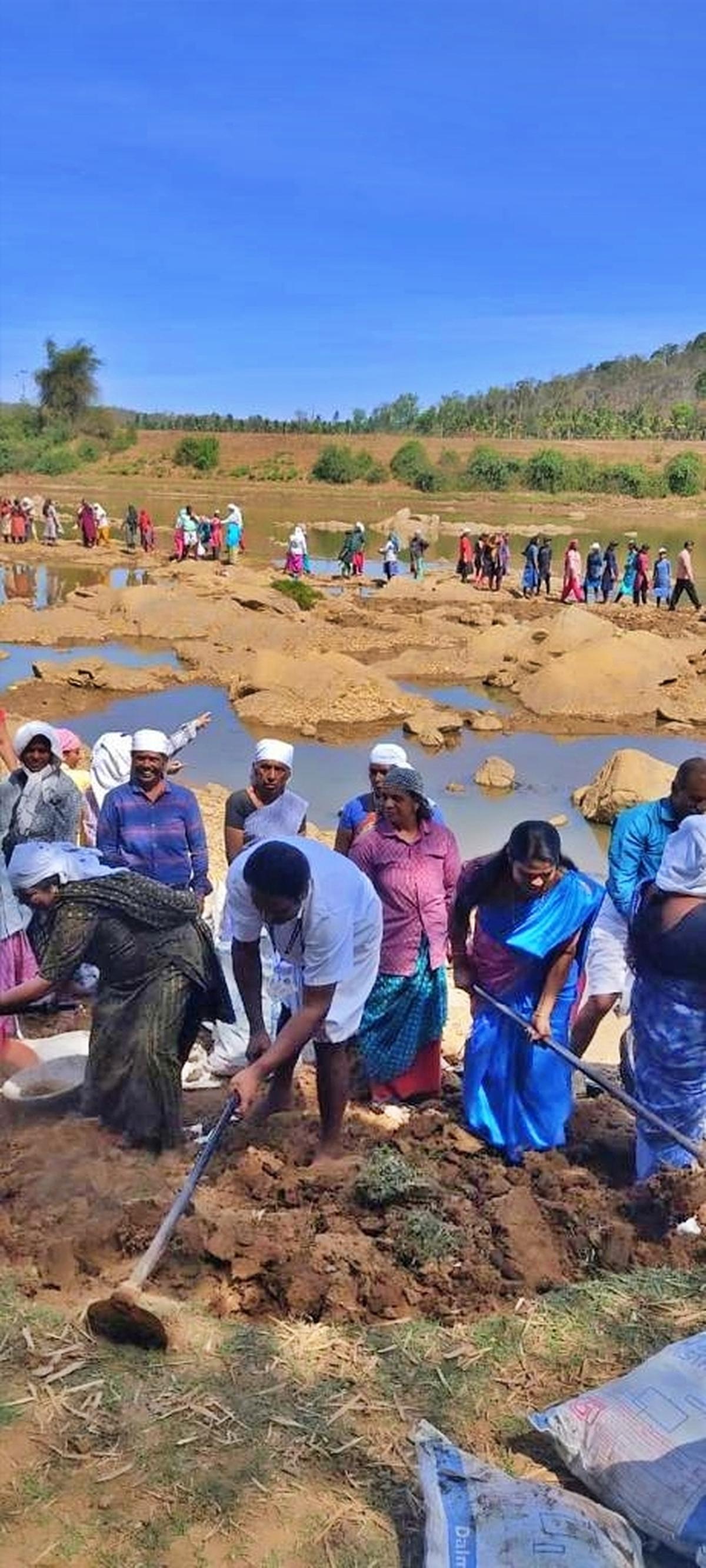 Residents of Pulpally and Mullankolly grama panchayats engaged in the construction of the check dam across the Kabani at Marakkadavu in Wayanad on Tuesday.
