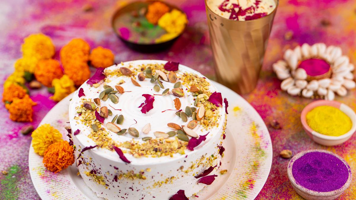 Eggless Thandai Cake Recipe – Gayathri's Cook Spot