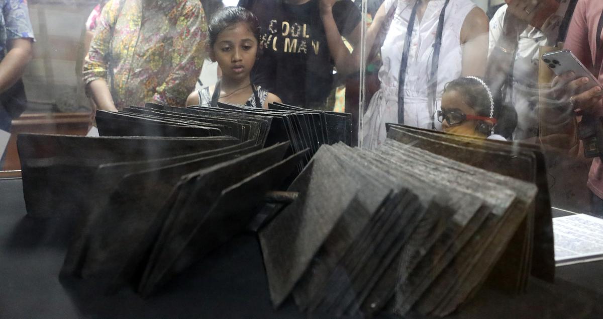 Chennai, Tamil Nadu, 20 May 2023: For Metro Plus: Children seeing the Copper plate inscriptions of Chola dynasty kept in Egmore Museum on Saturday. Photo:Akhila Easwaran/ The Hindu.