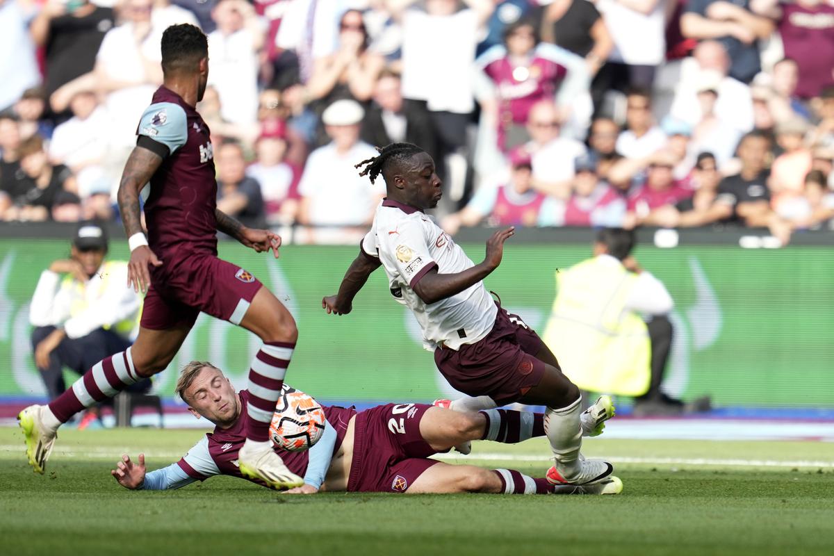 Manchester City storm back to beat West Ham 3-1