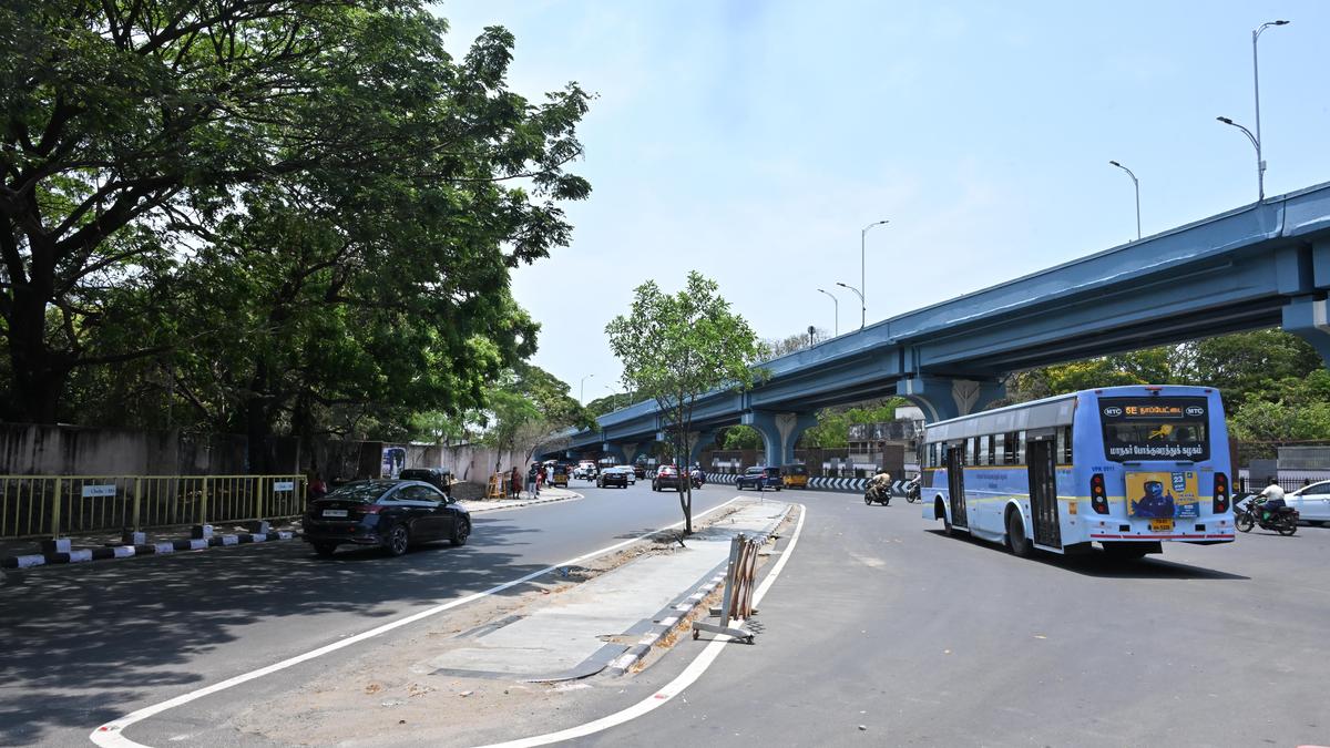 Commuters upset over lack of shelter at bus stops in Madhya Kailash junction