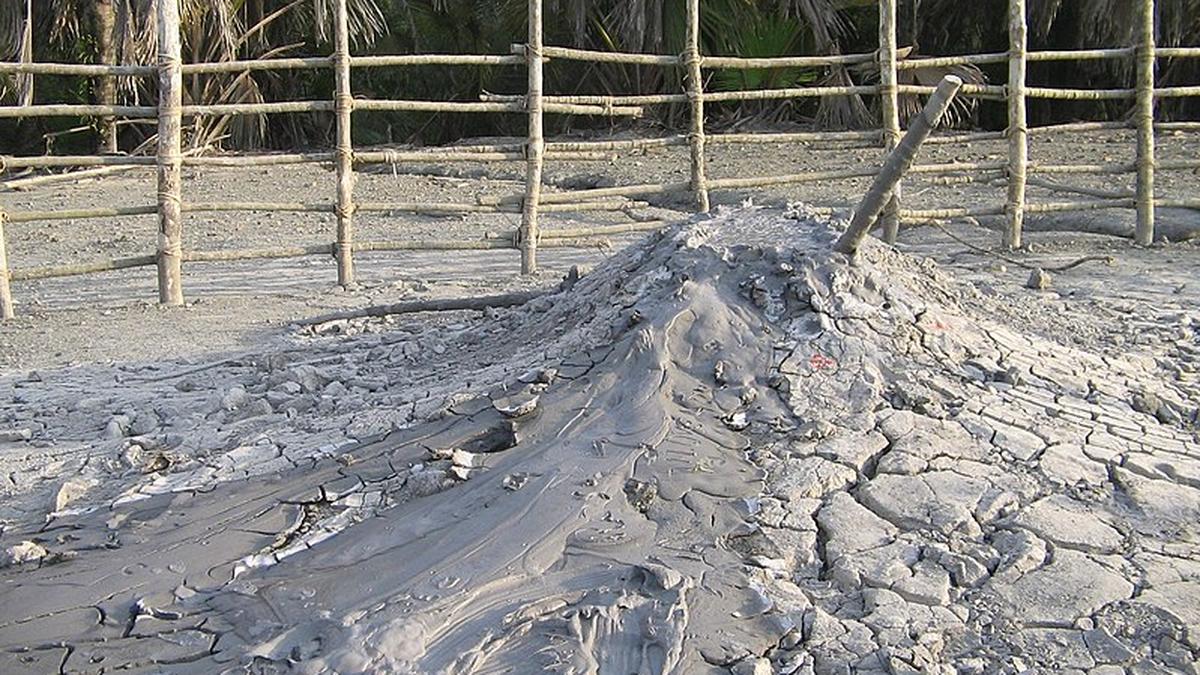 https://th-i.thgim.com/public/incoming/39z849/article70182669.ece/alternates/LANDSCAPE_1200/Baratang_mud_volcano.jpg