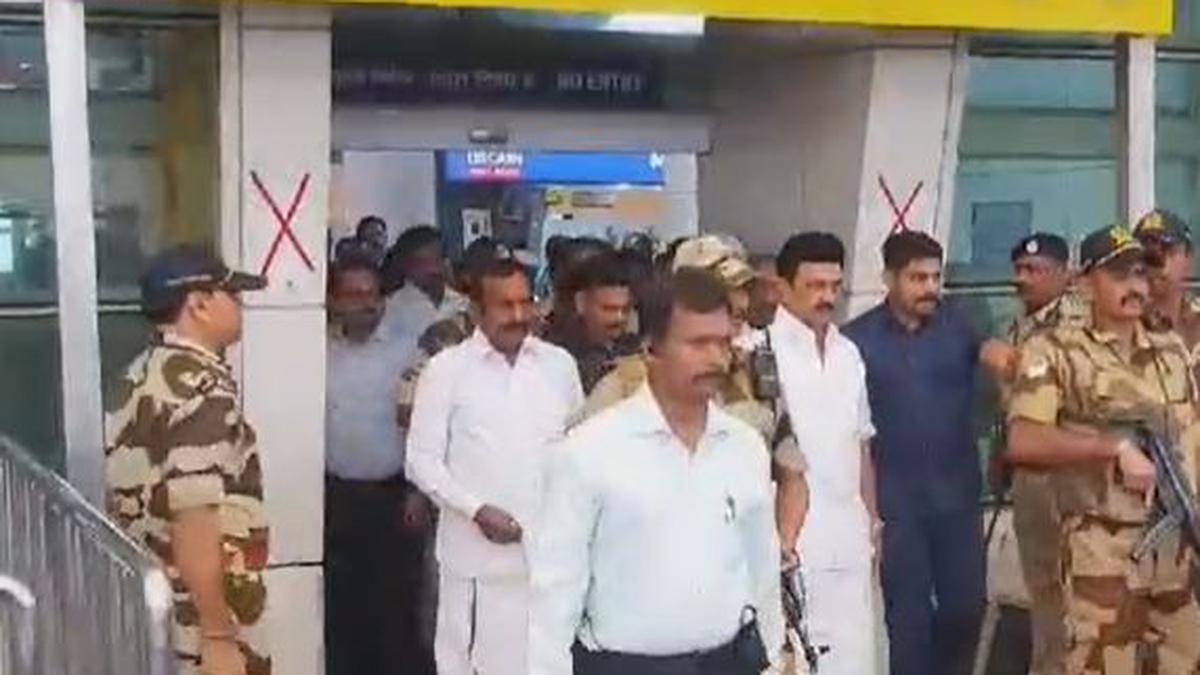 T.N. CM Stalin, Governor Ravi take same flight from Chennai to Coimbatore 