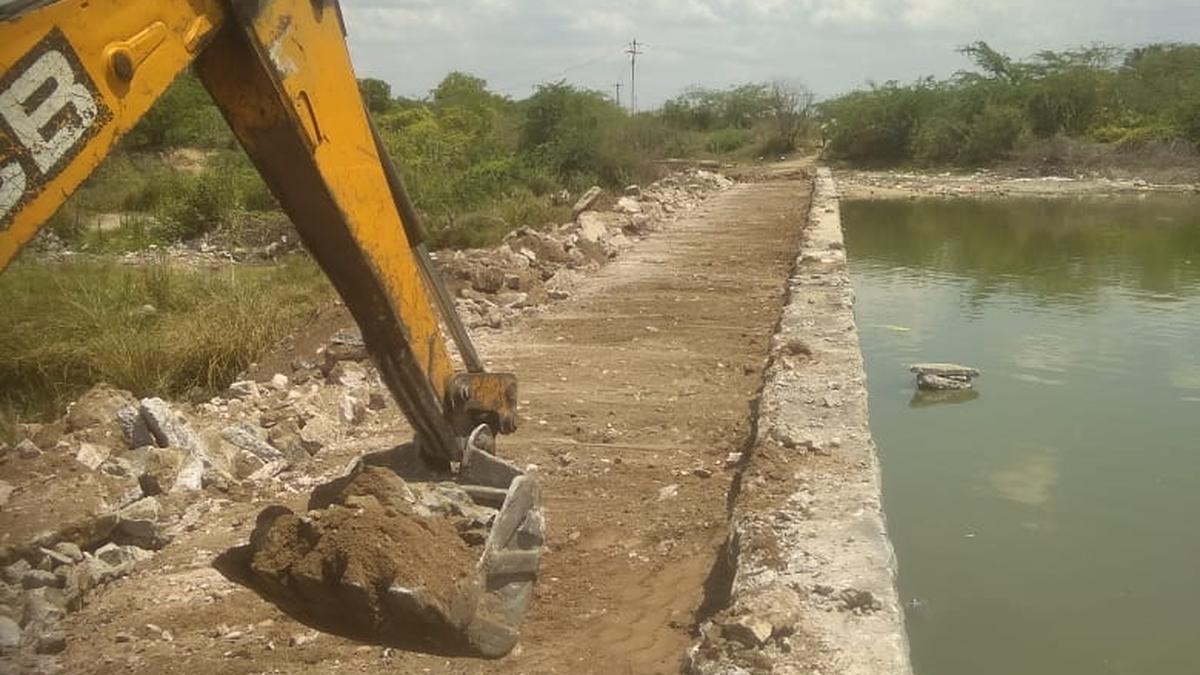 Work on the renovation of shutters of Anaikuttam dam begins, finally