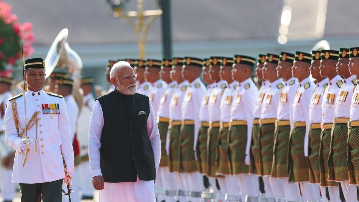 PM Modi receives ceremonial welcome, Guard of Honour at Perdana Putra in Malaysia