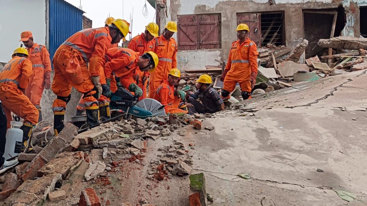 Building collapses in Jharkhand's Deoghar, several feared trapped