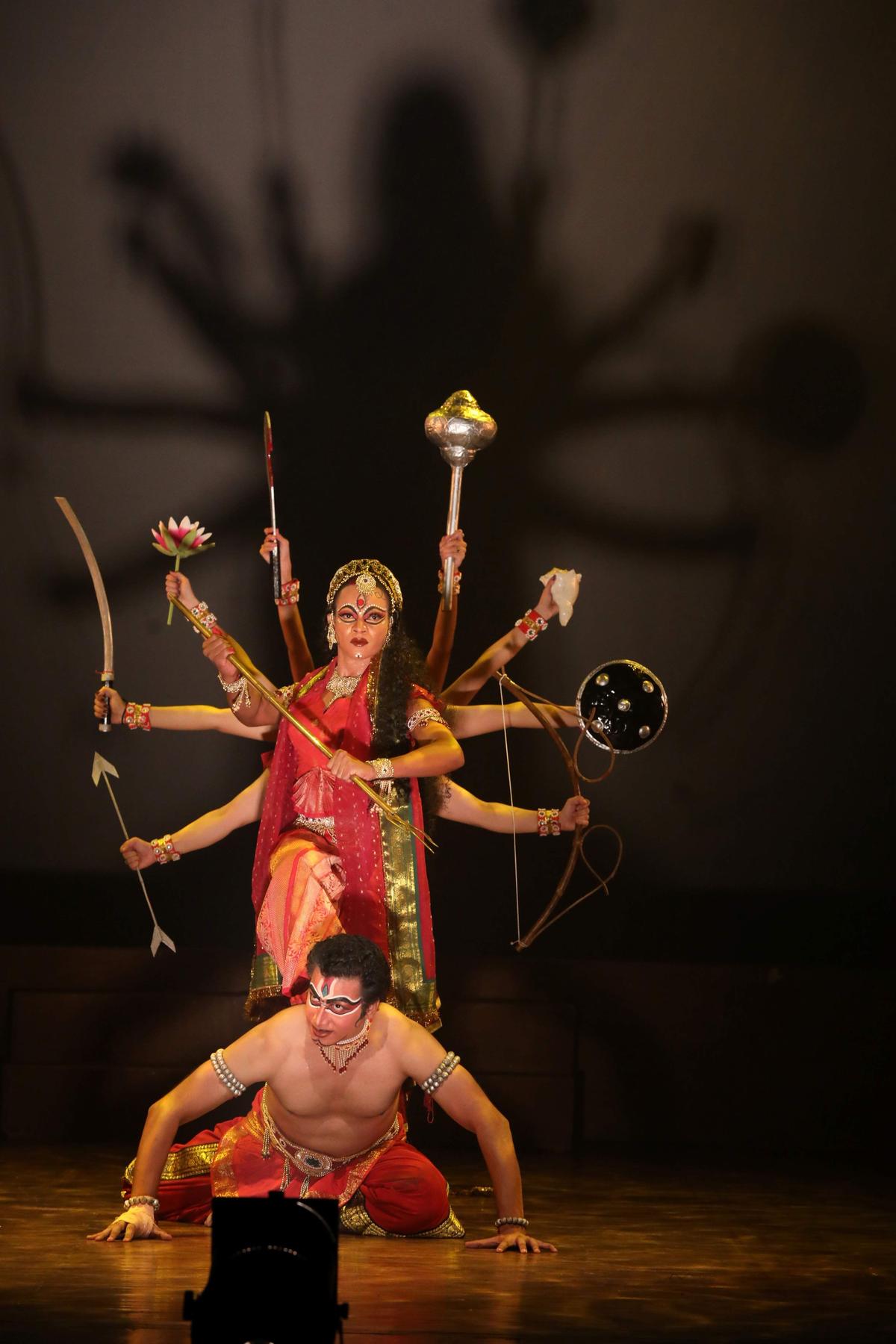 'Shri Durga' vai além da mitologia, enquadrando o devi como um símbolo da força contemporânea