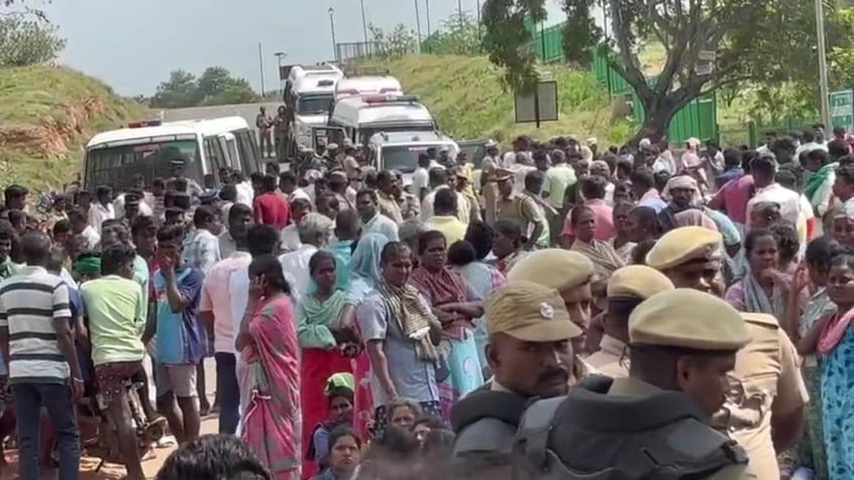 Relatives block Tirunelveli-Tiruchendur road after youth’s murder