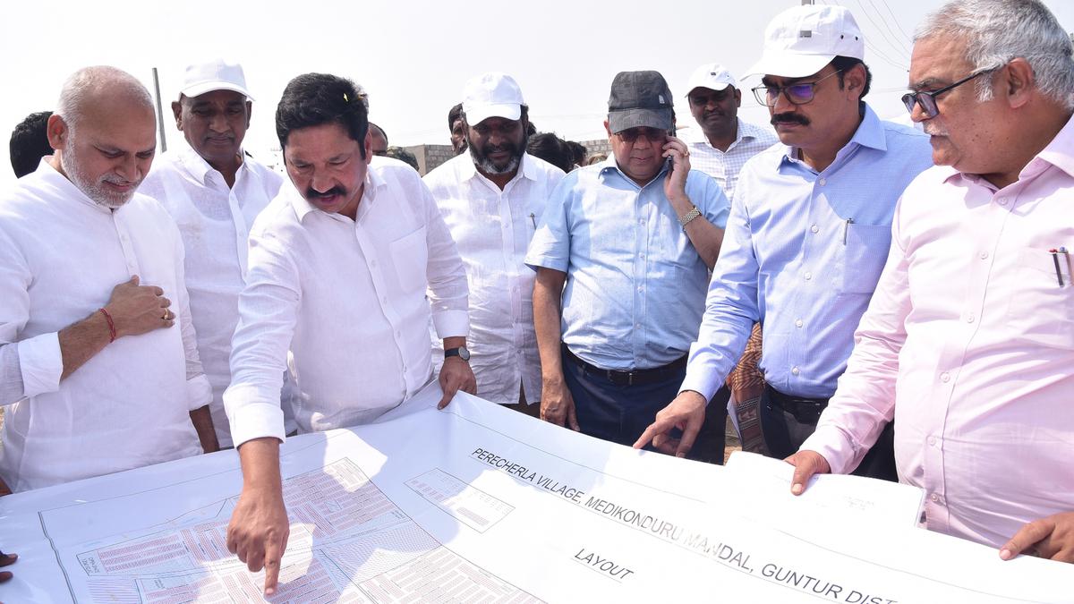 Complete construction of houses in Jagananna Colonies as per schedule, Housing Minister tells officials