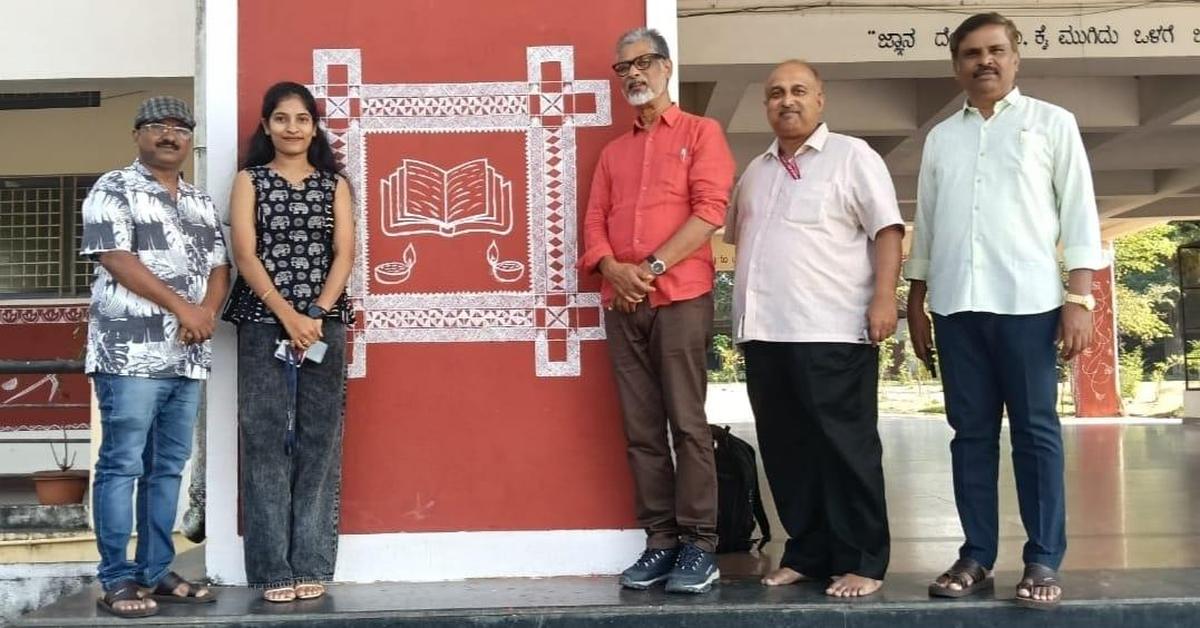 Meghana K.S. with her Hase Chittara artwork at Sahyadri Commerce and Management College in Shivamogga, Karnataka. Noted critic Rathmath Tarikere, Principal Prof. T. Avinash, and Prof. Prakash Marganahalli are the others in the photo.