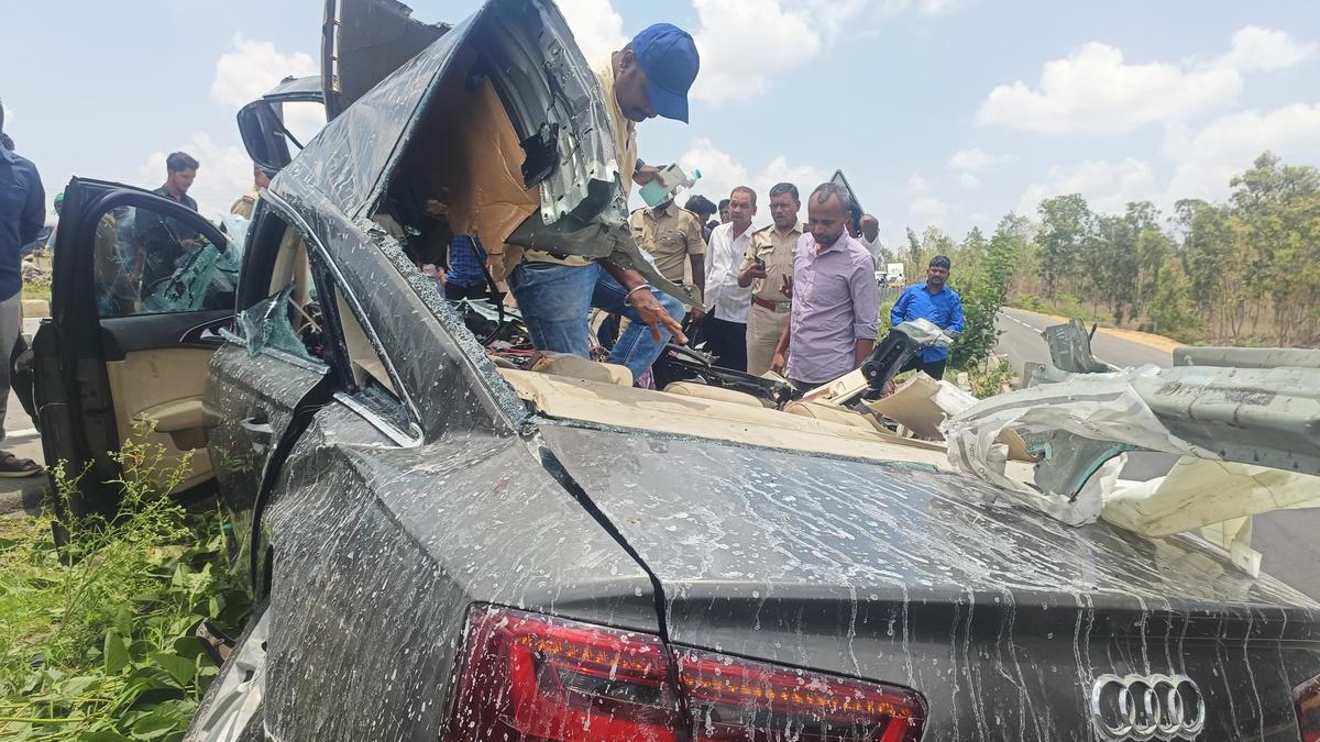 Six, together with 4 minors, killed in highway accident in Haveri district