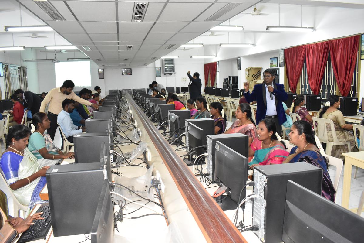 Dindigul: Department of Commerce (Aided) of the Standard Fireworks Rajaratnam College for Women in association with ESG CS Foundation, Sivakasi, organised a workshop.