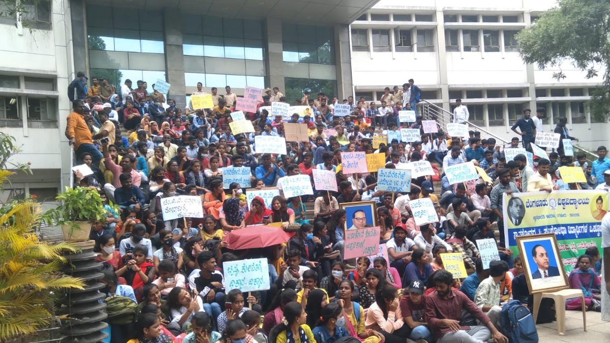 BU Students Protest Against FIR Against Two Students - The Hindu