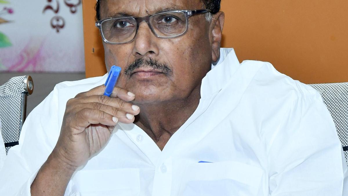 Vice-President urged not to share dais with Central University V-C during convocation today