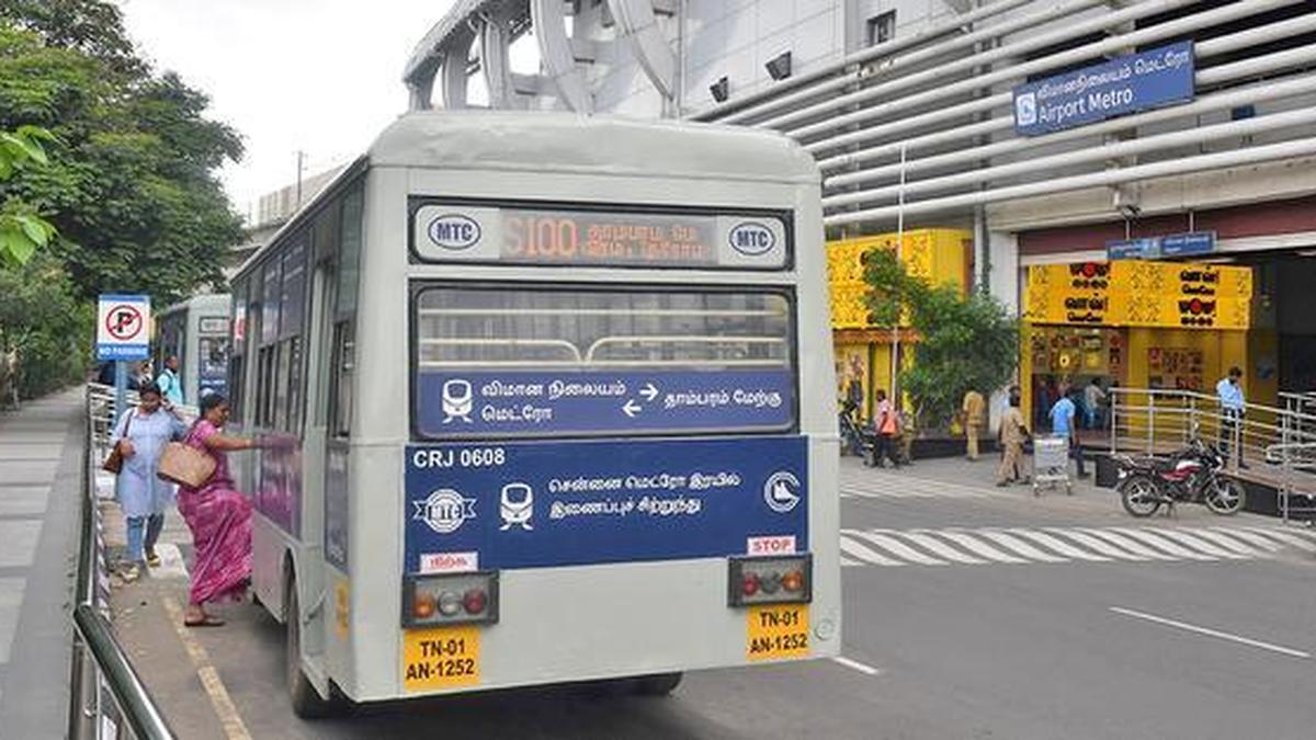 Buses up against a tiresome bottleneck at Airport Metro