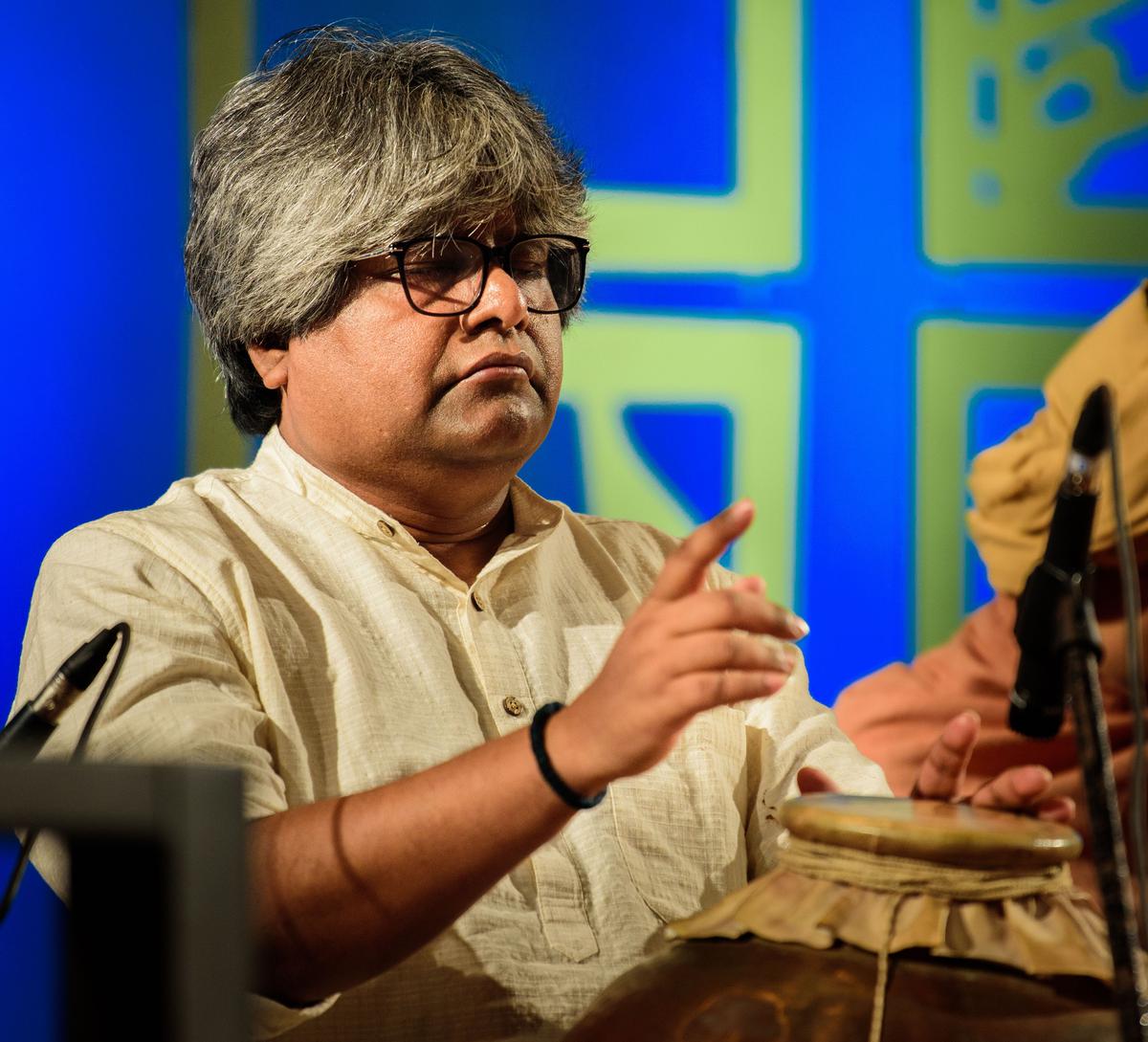 Kalamandalam Piyal Bhattacharya playing Dardur