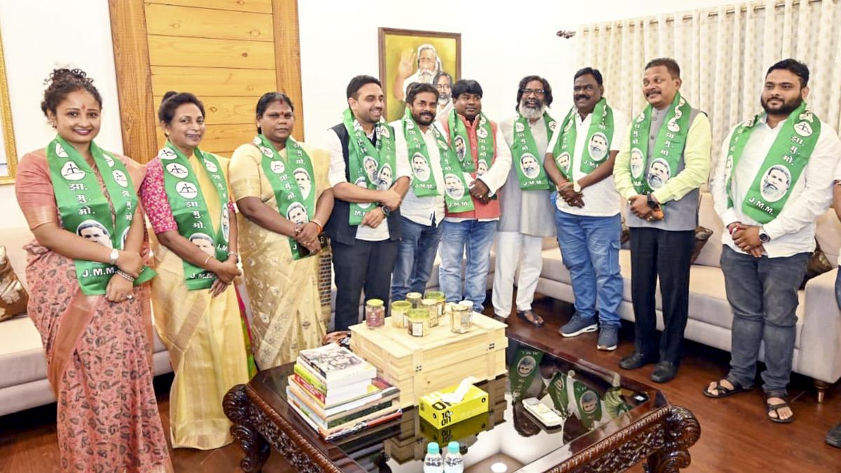 Several BJP leaders, including three ex-MLAs, join JMM ahead of Jharkhand polls