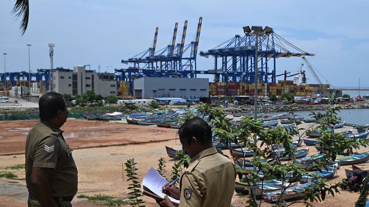 https://th-i.thgim.com/public/incoming/3g8wb3/article69522887.ece/alternates/LANDSCAPE_1200/NH30VizhinjamPort28.JPG