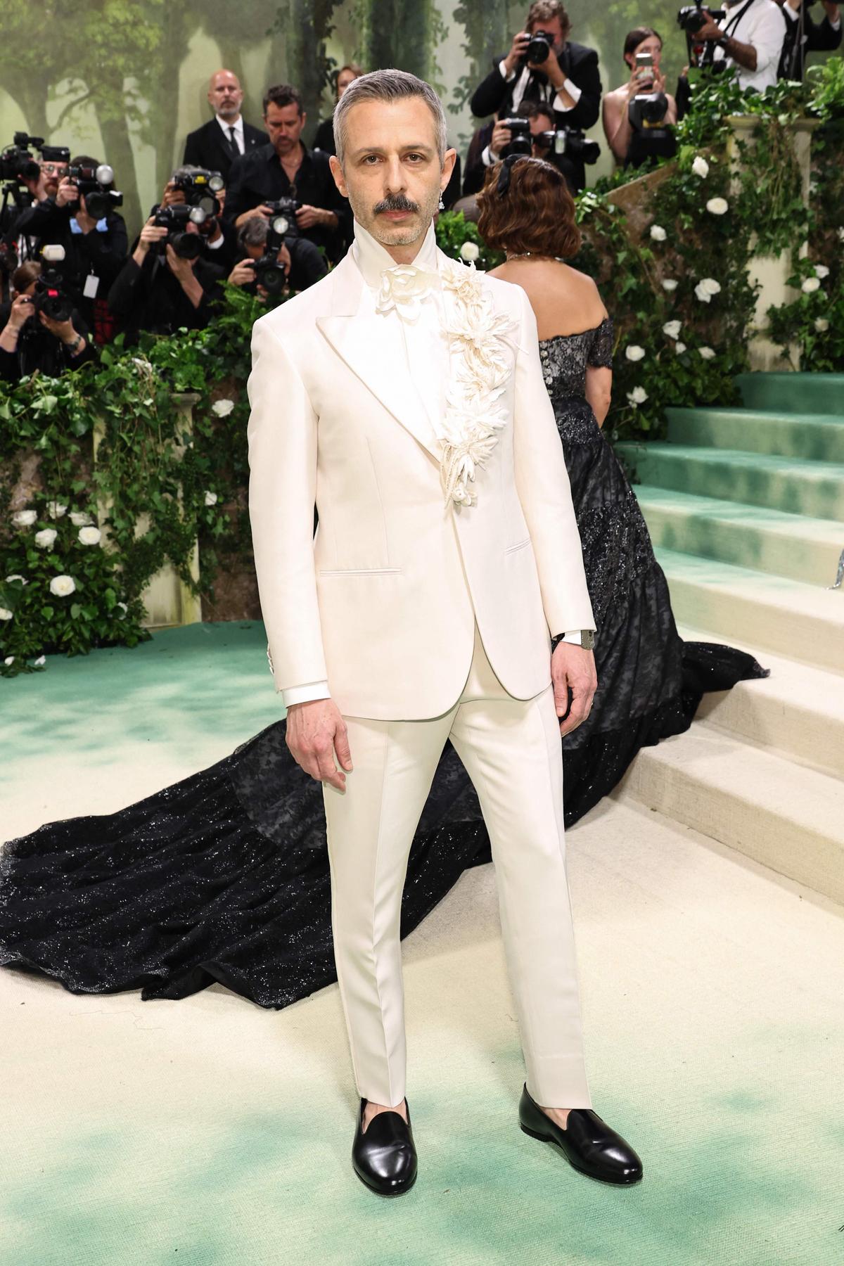 Jeremy Strong posing at the Met Gala