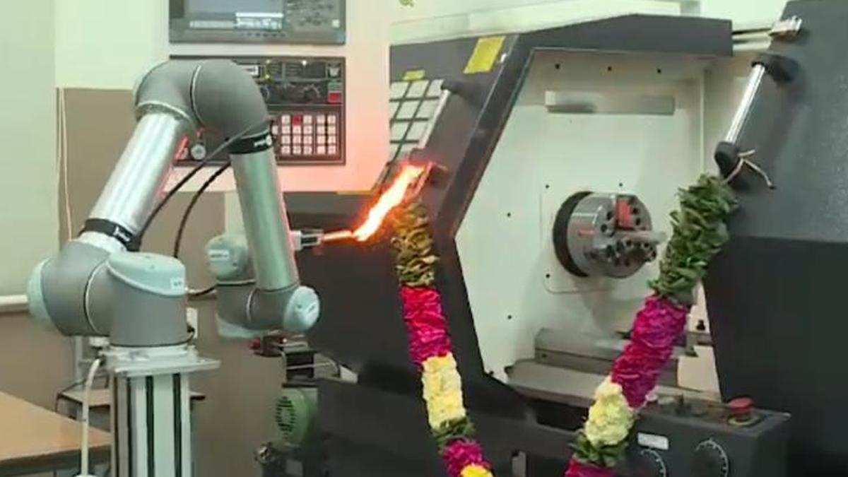 Robot priests now perform Ayudha Pooja at VIT, Vellore