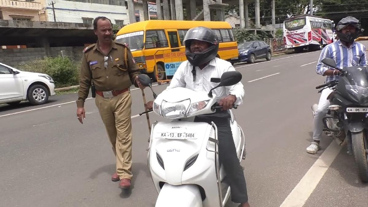 Hassan police collect ₹5.16 lakh in penalties on Day 1 of special drive against traffic offenders