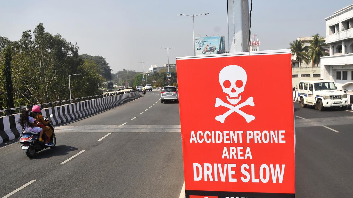 Visakhapatnam police take steps to prevent accidents on Telugu Thalli Flyover
