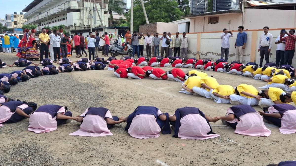 Human Chain Celebrates Constitution in Kalaburagi
