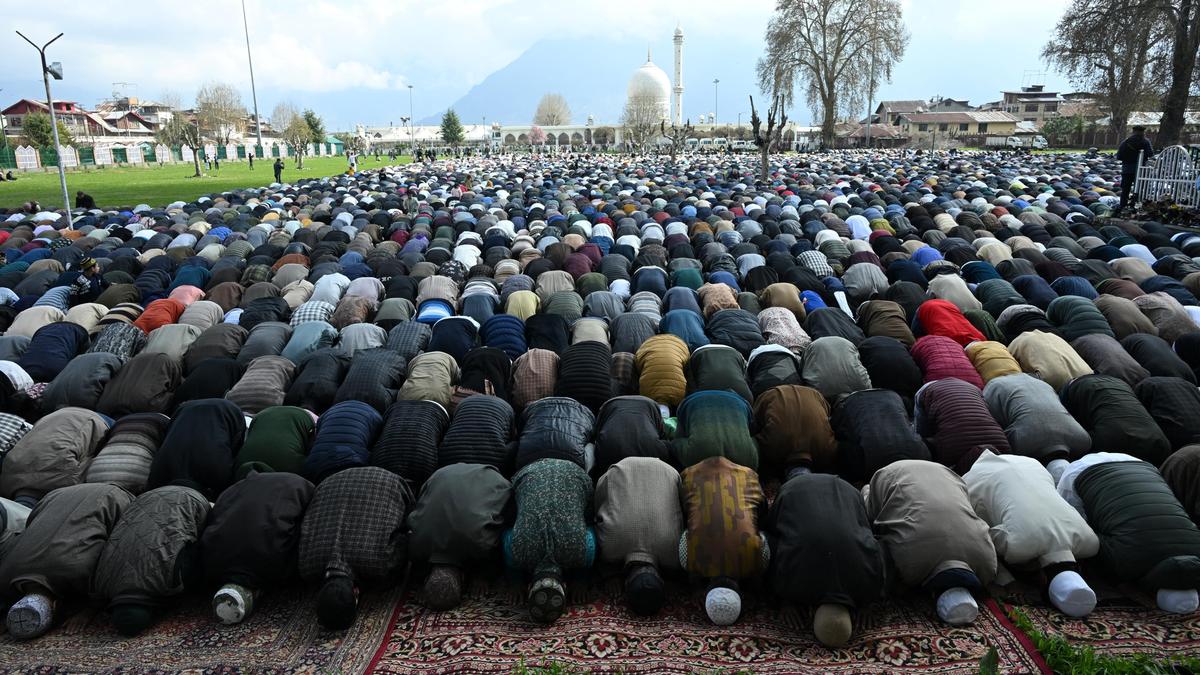 Omar, Mehbooba slam closure of Jama Masjid on Id, Hazratbal prayer omission for Iran, Palestine