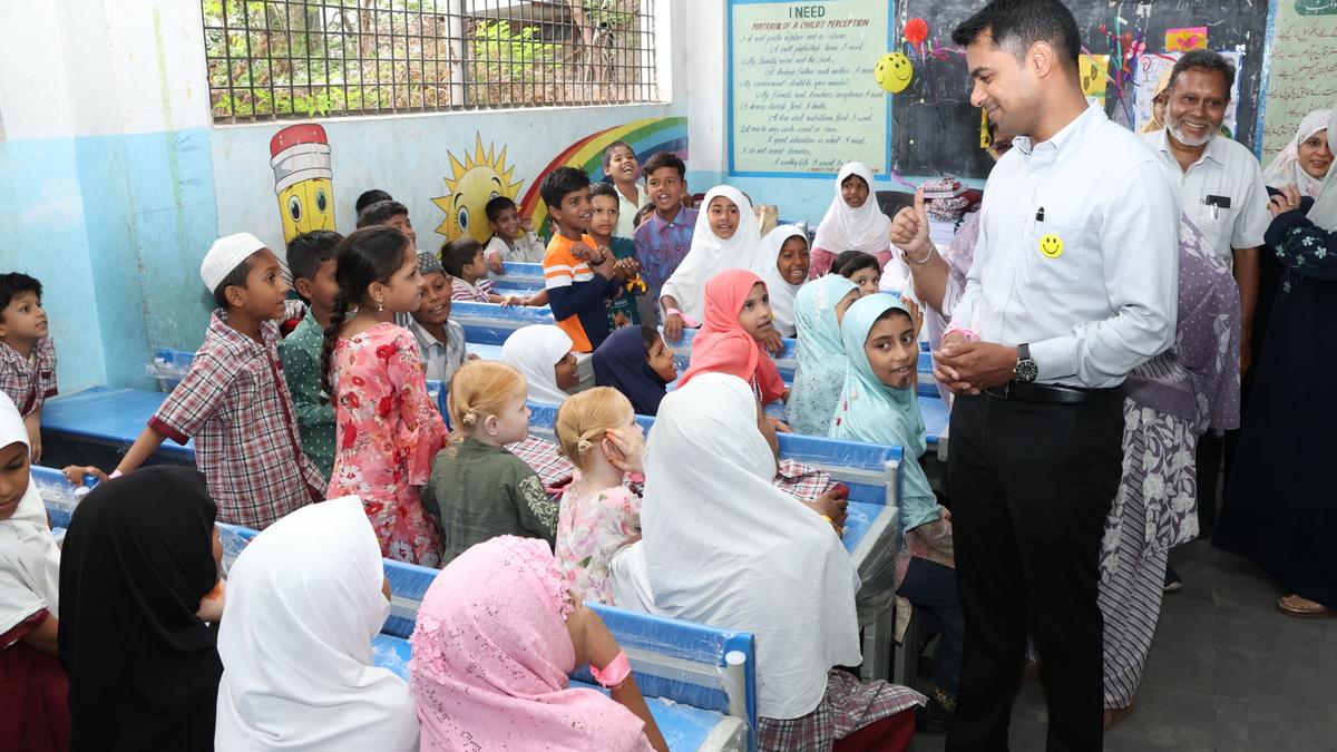 Hyderabad Collector urges more enrolment in government schools