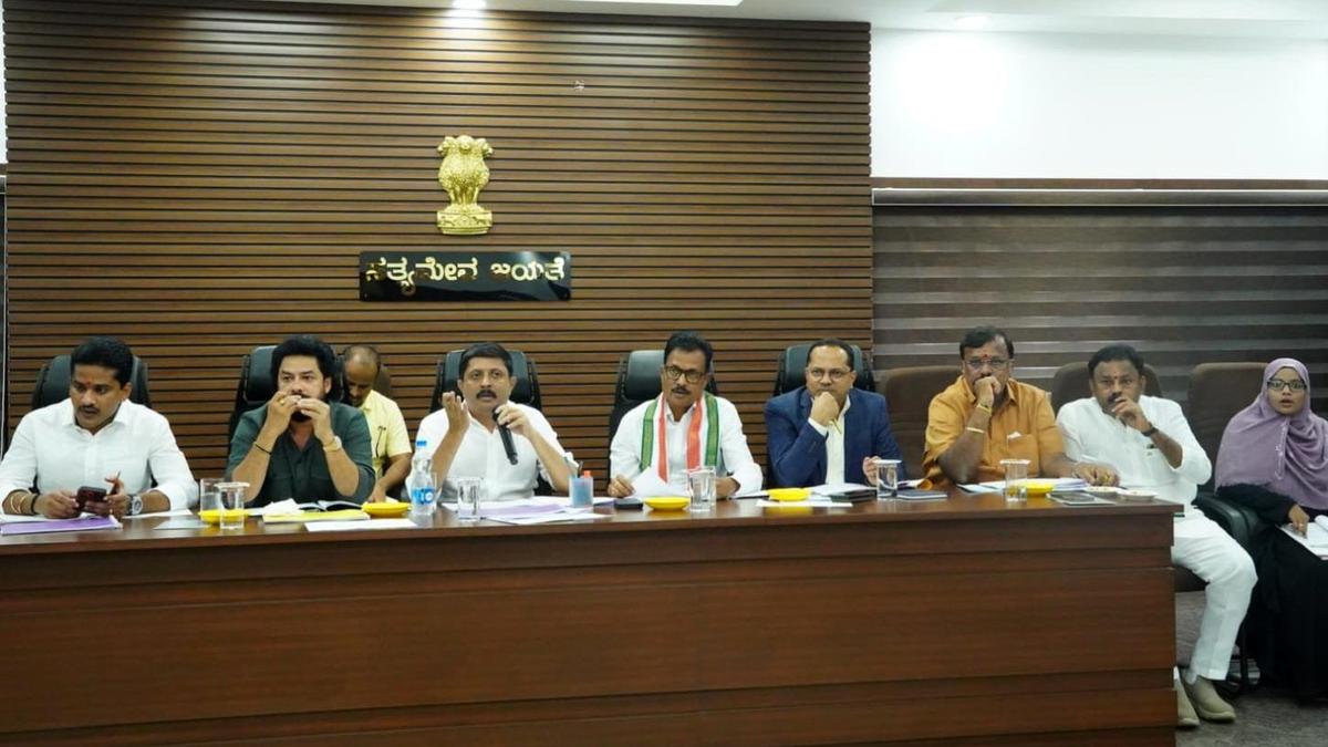 Clear encroachments on govt. land within a month: Byrathi Suresh