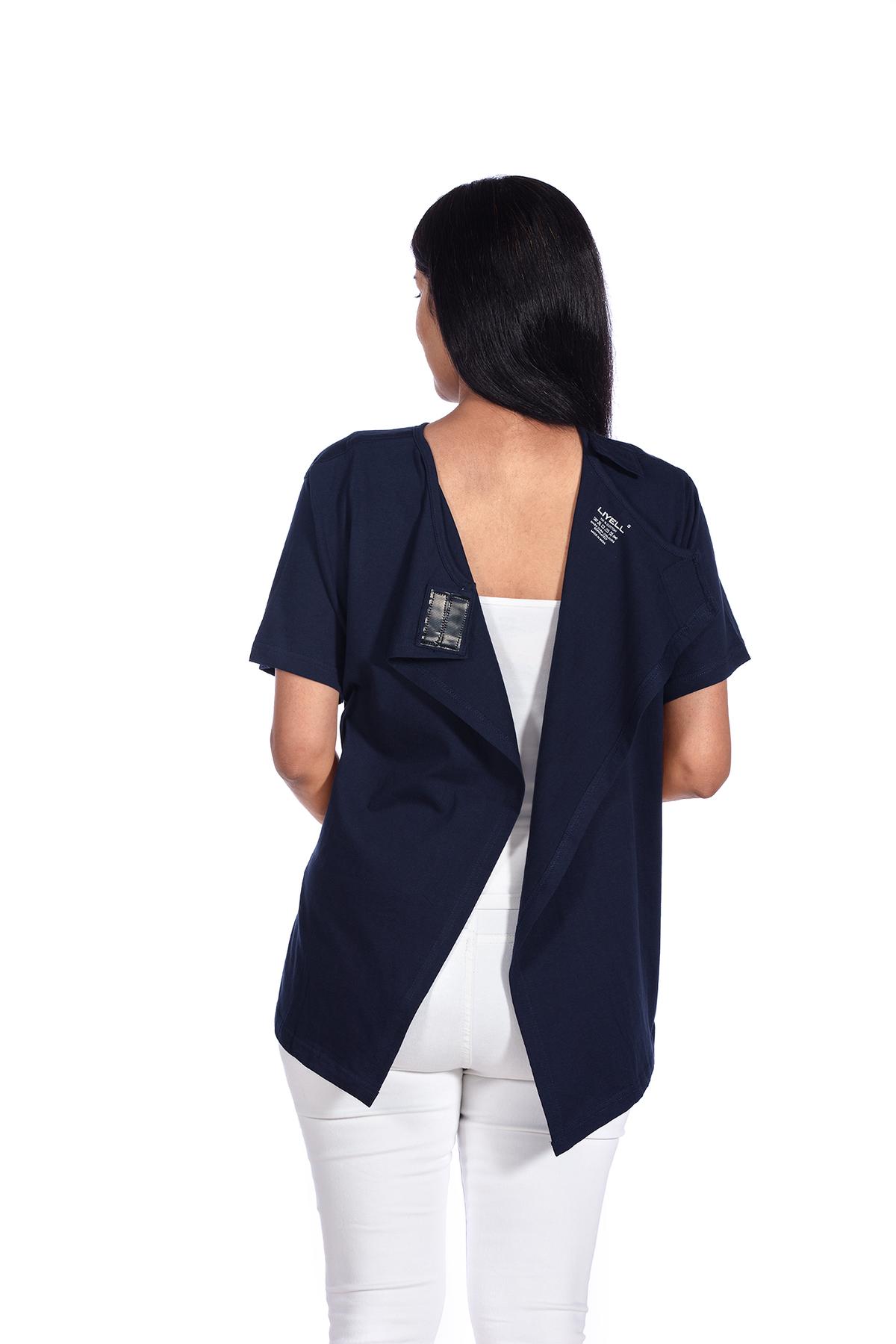  A back open t-shirt 