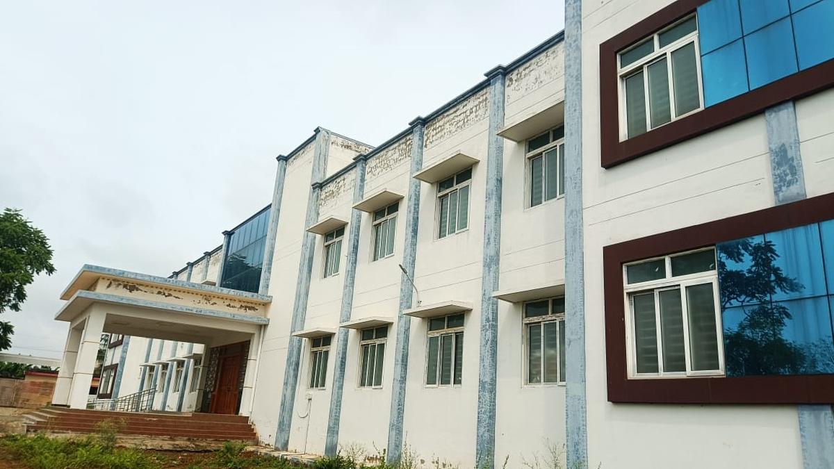 Students and political parties demand opening of Govt. B.Ed. college in Salem