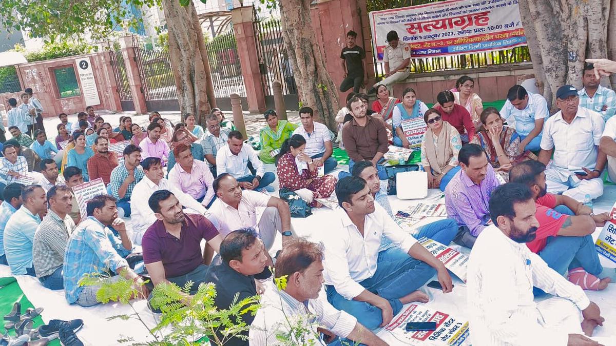 Teachers protest over late pay, other issues; MCD assures action