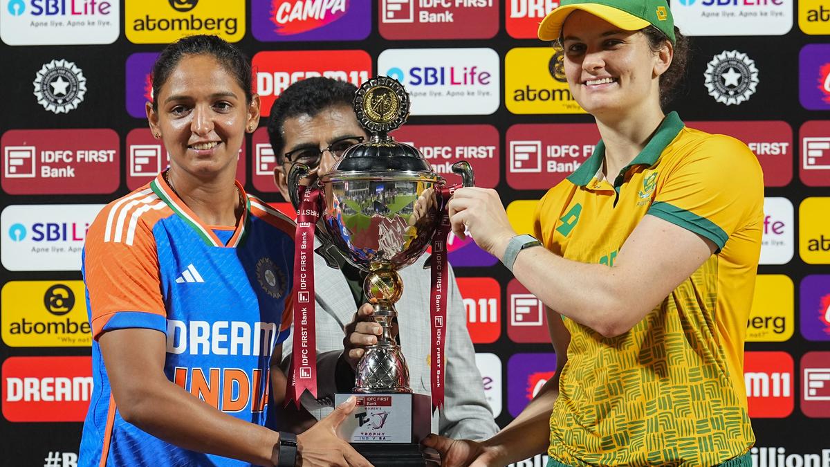 India beat South Africa by 10 wickets in third women's T20I to level series 1-1