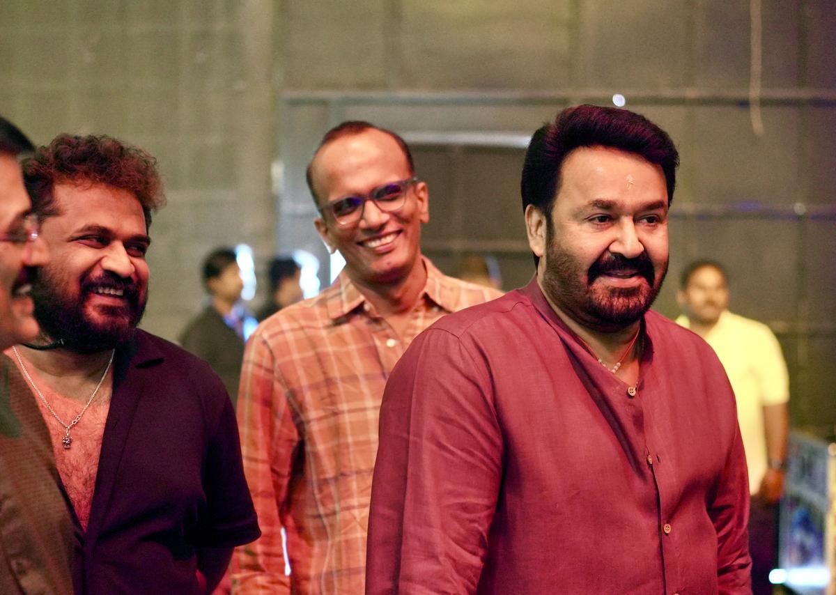 K R Sunil with Mohanlal K R Sunil with Mohanlal
