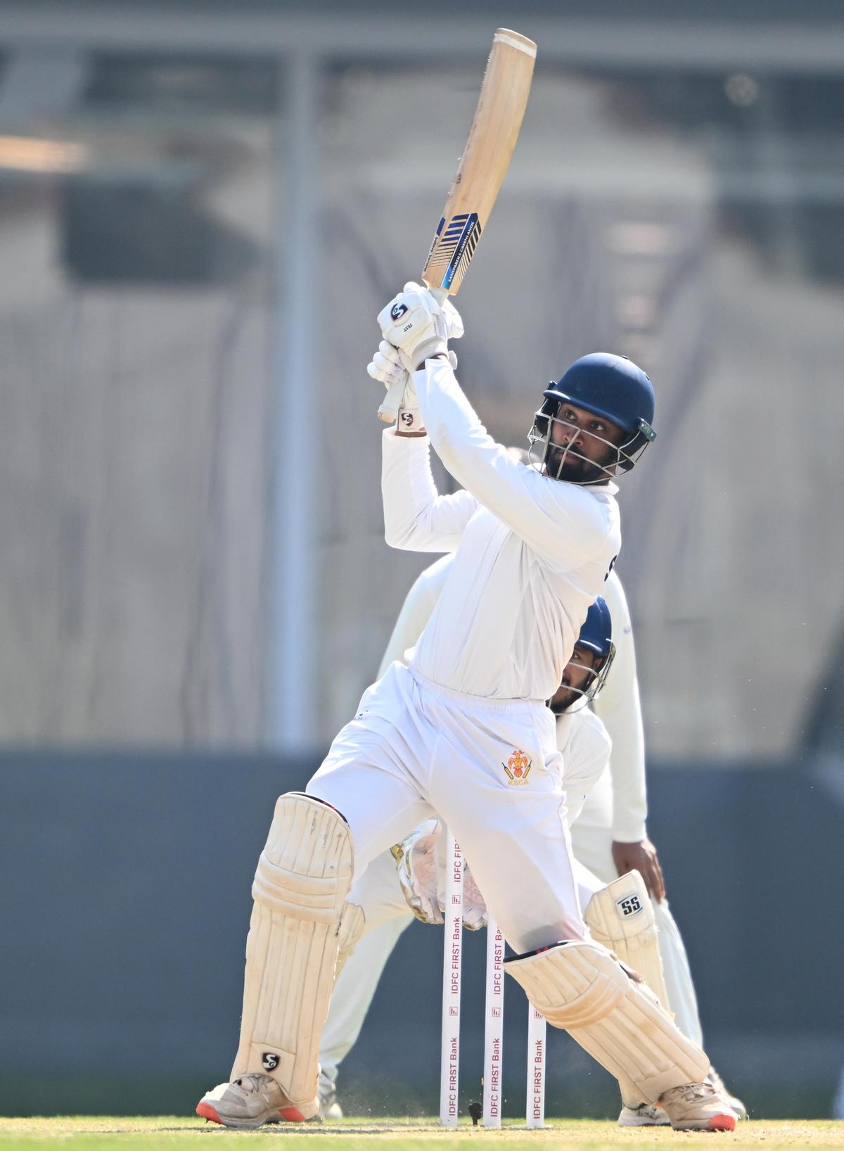 स्मरण ने अद्भुत धैर्य के साथ बल्लेबाजी की और रन बनाने में सावधानी बरती।