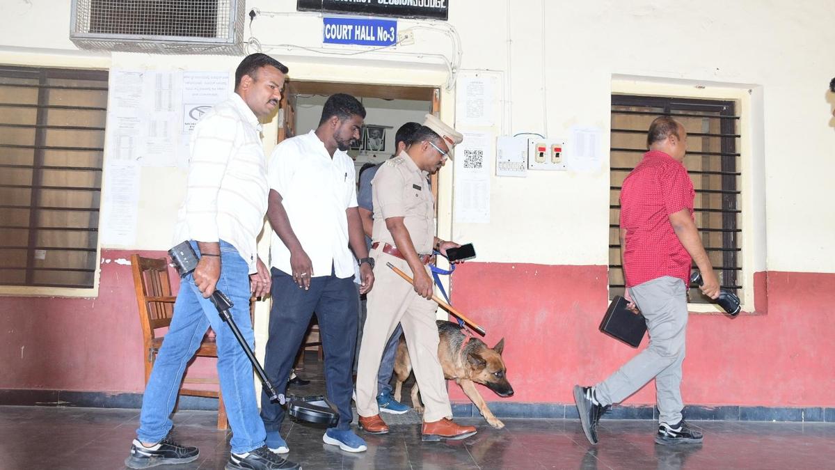 Bomb threat triggers panic at District Court in Kalaburagi