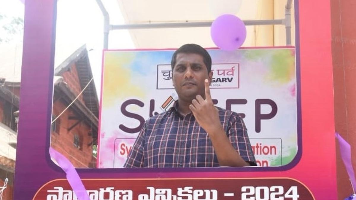 &lsquo;Selfie booth&rsquo; opened at Kavali to encourage voters to exercise franchise
