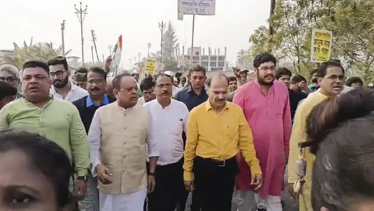 Congress leader Adhir Ranjan Chowdhury and others returning after being stopped by the police from visiting Sandeshkhali in North 24 Parganas district on Feb. 16, 2024. 
