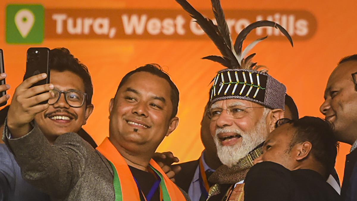 PM Modi counters Congress’ ‘kabr’ barb with ‘kamal’