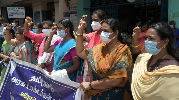 Government doctors in Erode protest against increase in working hours at PHC