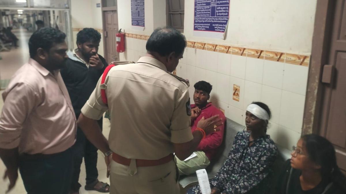 36 personnel, including 32 students injured in road mishap near Rajamahendravaram in A.P.