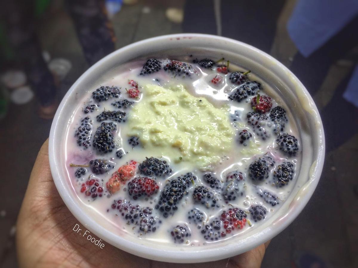 Shaidood Malai v centru Milan Fruit Juice