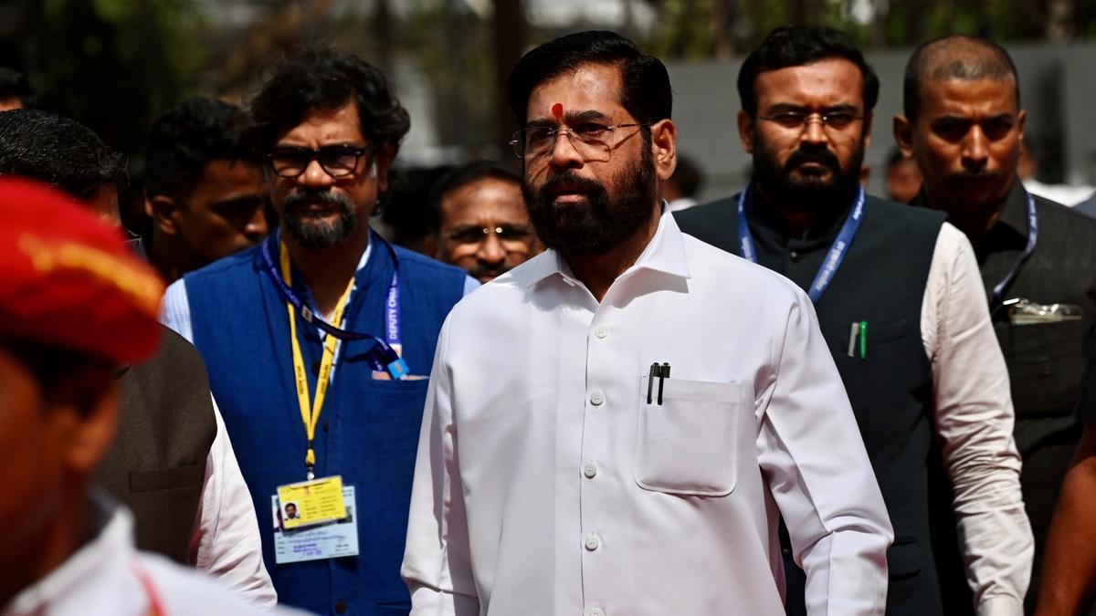 Eknath Shinde wanted to join Congress, says Sanjay Raut 